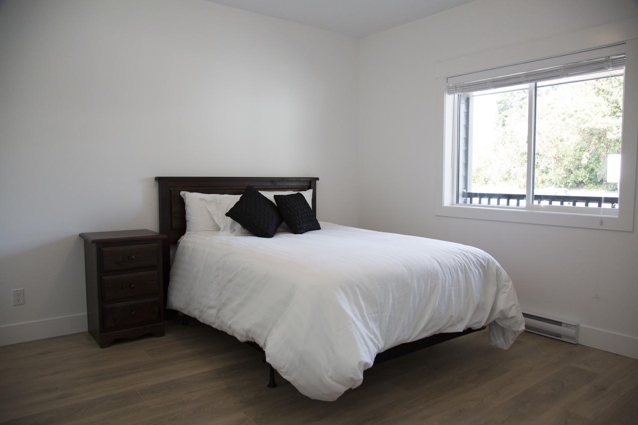 Pacific Point Market And Suites Powell River Esterno foto