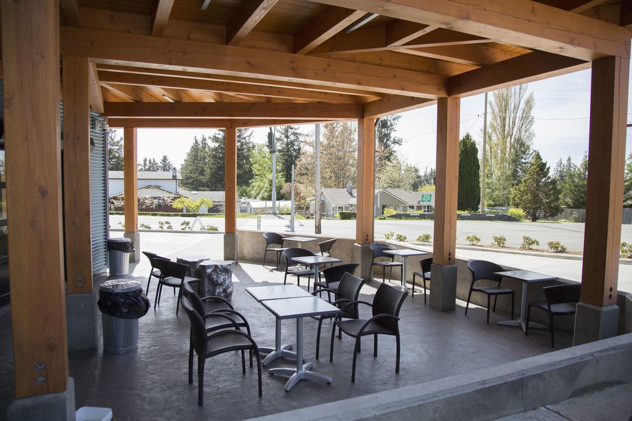 Pacific Point Market And Suites Powell River Esterno foto