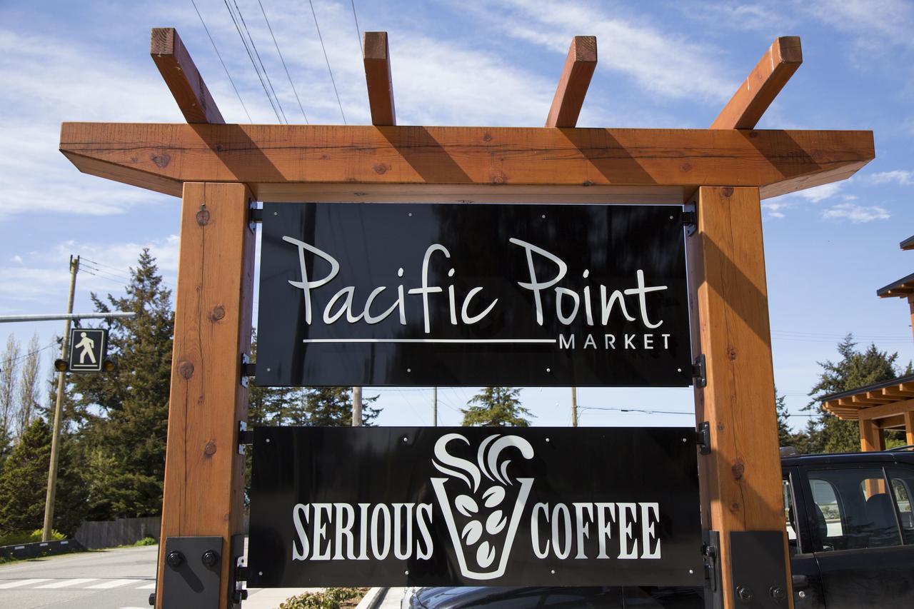 Pacific Point Market And Suites Powell River Esterno foto