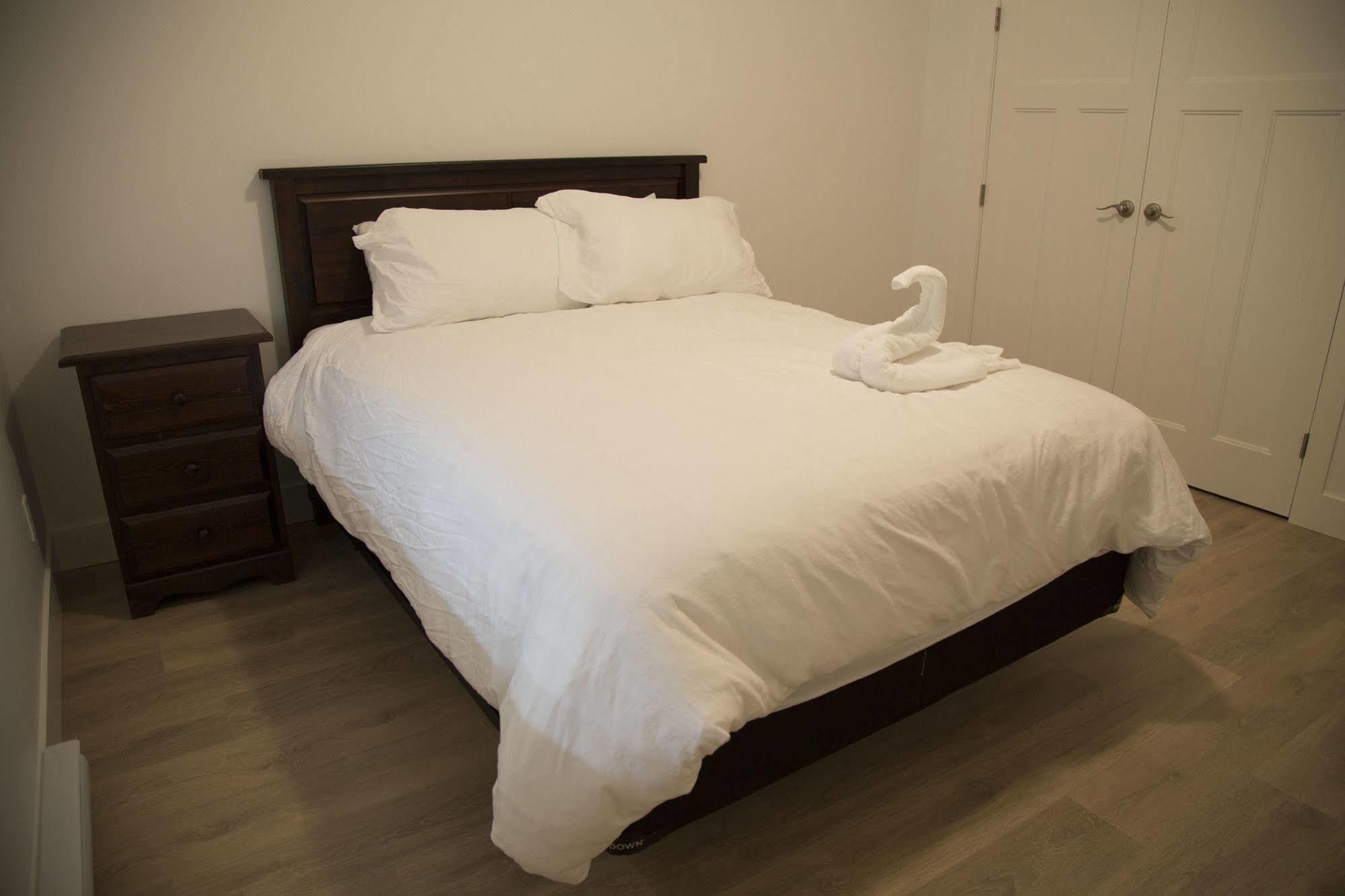 Pacific Point Market And Suites Powell River Esterno foto